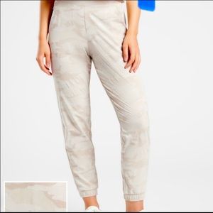 NWOT Athleta Brooklyn Camo Jogger Sz 0